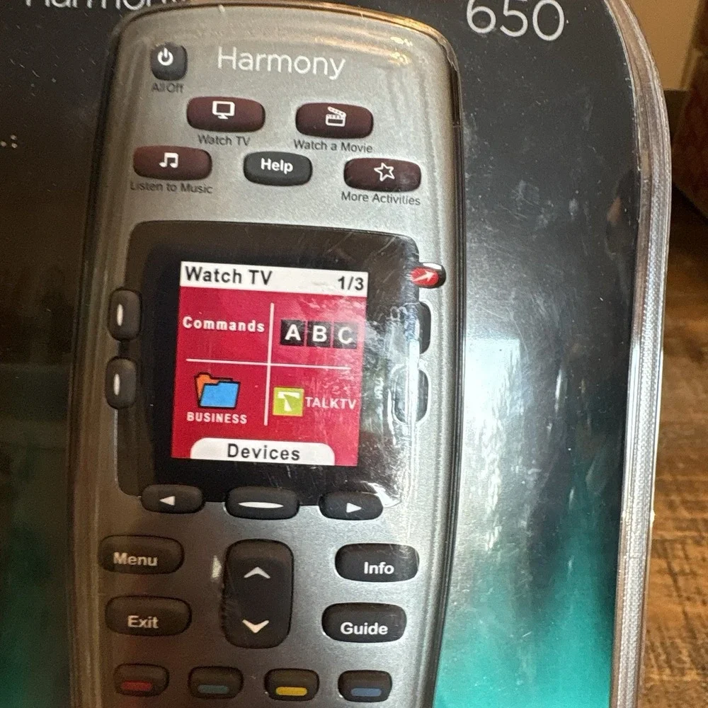 New sealed Logitech 915-000159 Harmony 650 Universal Color Screen Remote Silver
